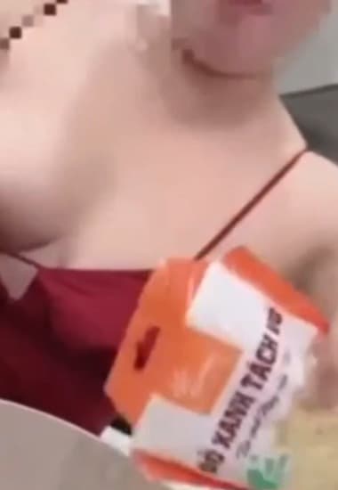 Nấu cháo chưa xong vợ dâm đã bị chồng chịch - Phim Sex HD Miễn Phí