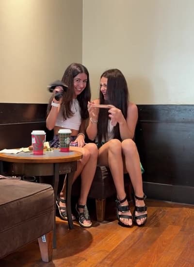 Màn gạ tình táo bạo của hai mỹ nhân dâm đãng tại quán cafe | vlxx Phim Sex