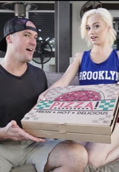 Bữa tiệc pizza đầy bất ngờ và sung sướng - Phim Sex Âu Mỹ HD